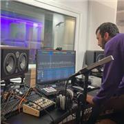 ABLETON LIVE Aprende a montar tu live set, conoce sintetizadores, samples y cajas de ritmo. Encuentra tu personalidad electrónica